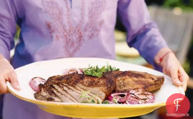 Peito de carne salgada grelhada ou bife de flanco