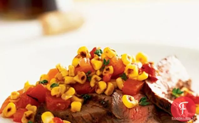 Bife de flanco Adobo com sabor de milho e tomate de Verão
