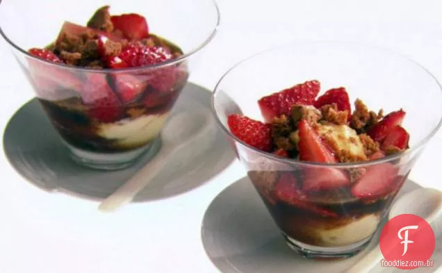 Morangos com Marsala e molho de limão