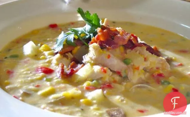 Sopa de milho picante cremosa com frango