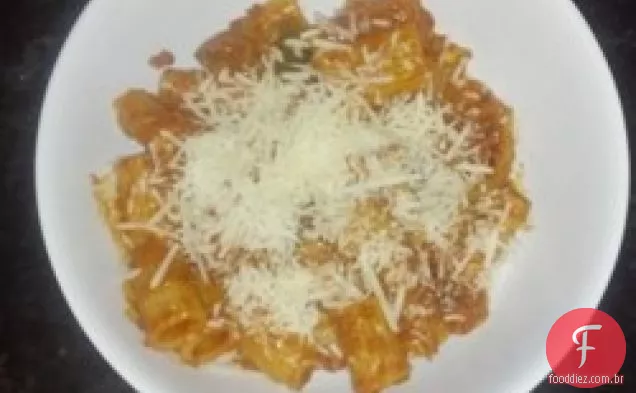 Massas Rigatoni com chouriço