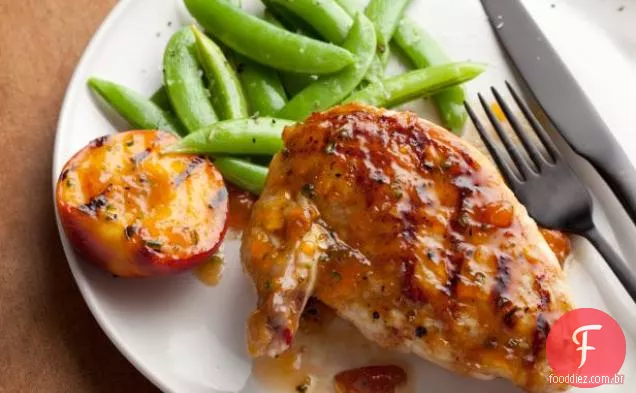 Peitos de frango grelhados com esmalte de pêssego picante