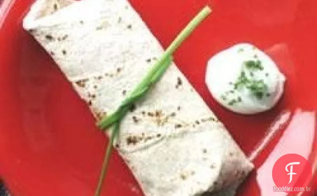 Abobrinha embrulhada em tortilhas
