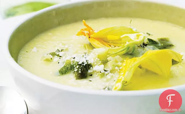 Sopa de milho com Poblanos assados e flores de abobrinha