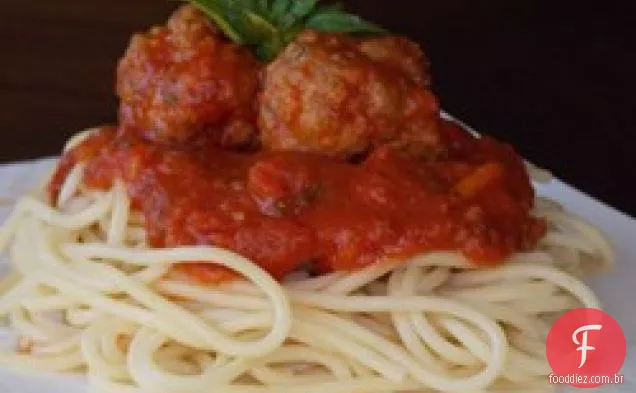 Molho de espaguete italiano mais saudável com almôndegas