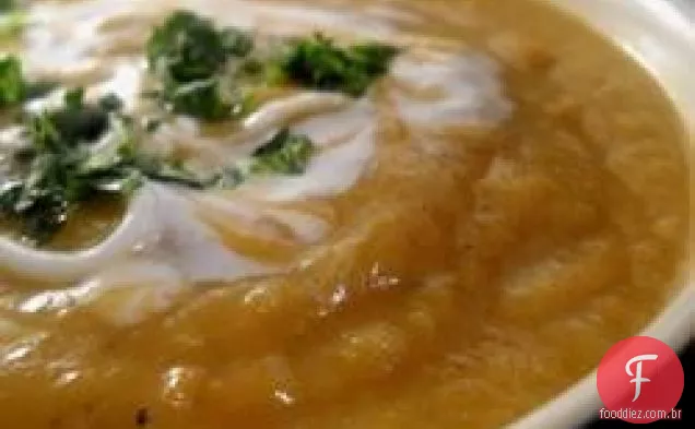 Sopa Cremosa De Vegetais De Raiz Curried