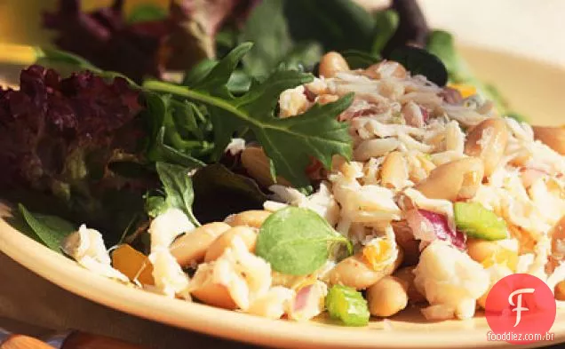 Salada de caranguejo com feijão branco e verduras Gourmet