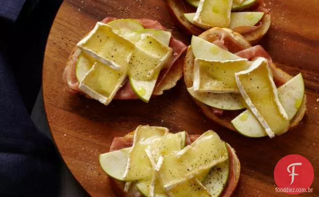 Prosciutto assado e Brie com manteiga de maçã