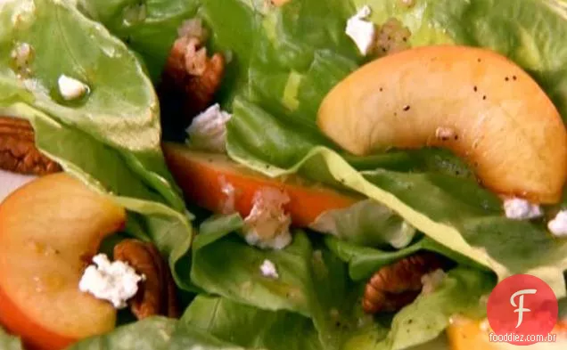 Salada de pêssego e noz-pecã