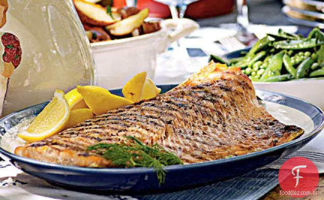 Salmão grelhado com molho de pepino picante
