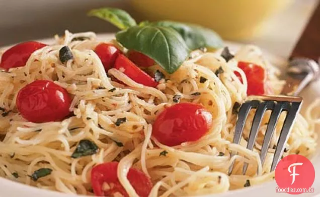 Macarrão com queijo de cabra Herbado e tomate cereja