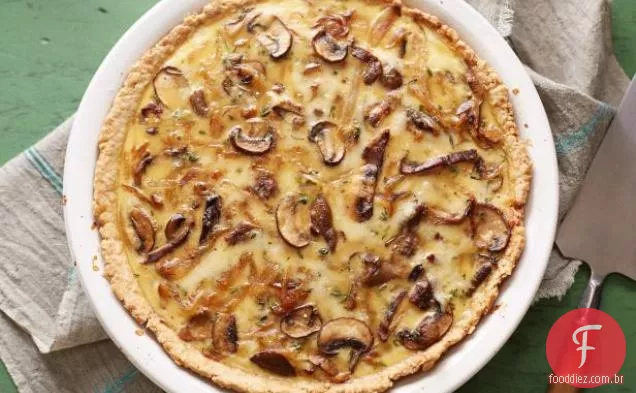 Cebola caramelizada, cogumelo e quiche Gruyere com crosta de aveia