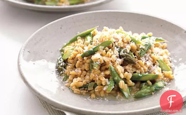 Risoto de cevada com aspargos e Parmesão