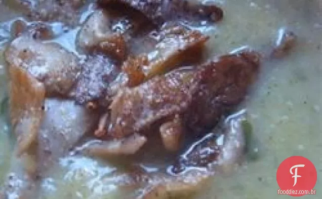 Sunchoke (alcachofra de Jerusalém) e sopa de alho-poró com cogumelos