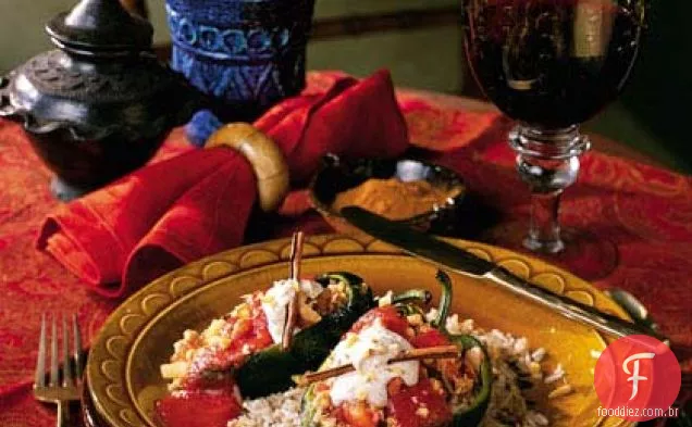 Poblanos Recheados Com Carne De Porco Com Molho De Creme De Noz