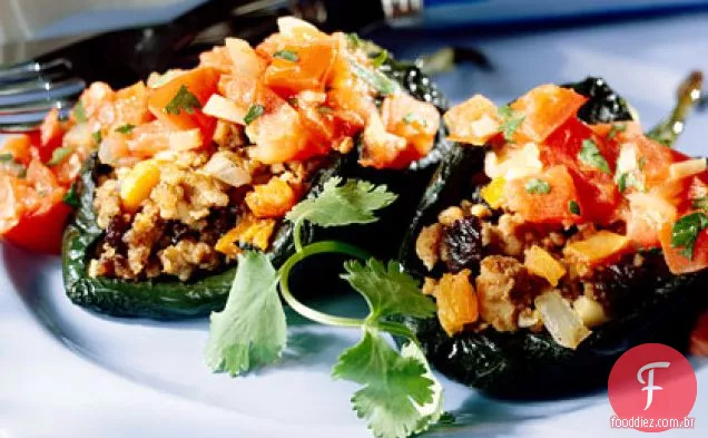 Poblanos Recheados Com Carne De Porco E Frutas