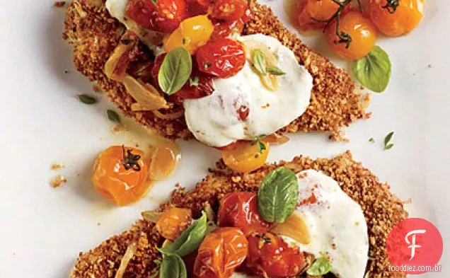 Parmesão de frango com molho de tomate assado no forno
