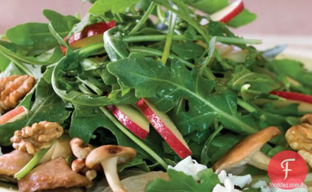 Salada de cogumelos, maçã e queijo de cabra