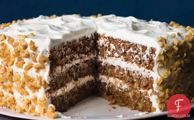 Bolo de cenoura de maçã temperada com cobertura de queijo de cabra