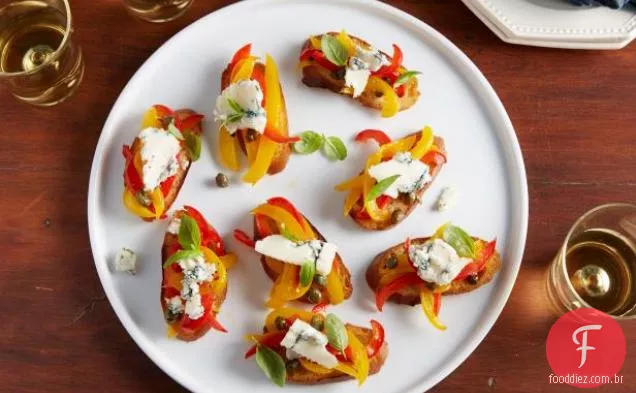 Bruschetta com pimentas e Gorgonzola