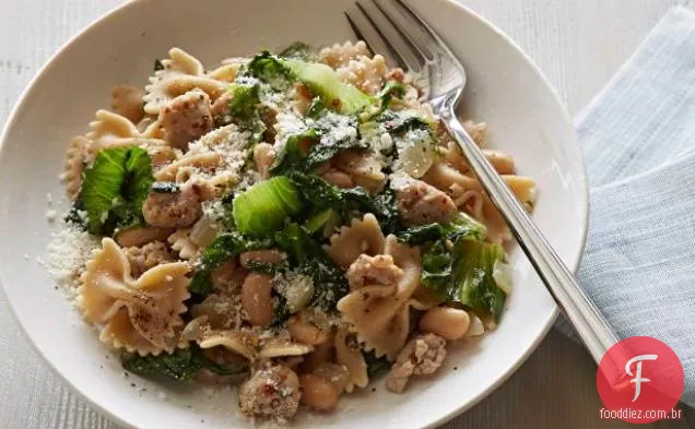 Macarrão com escarola, feijão branco e Linguiça de frango