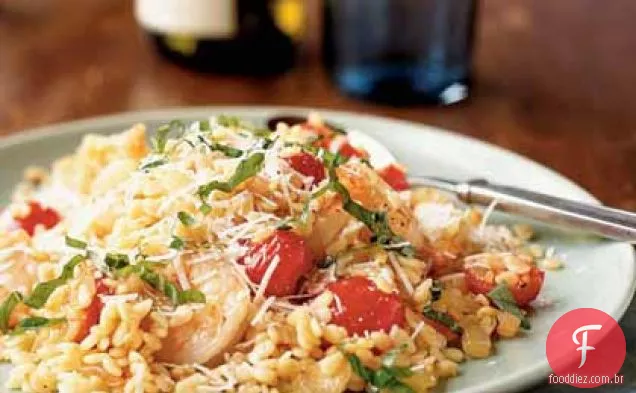 Camarão e Orzo com tomate cereja e queijo Romano
