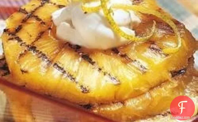 Abacaxi grelhado com creme de Mascarpone