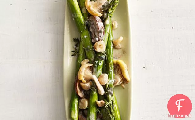Espargos com Chanterelles e avelãs