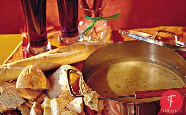 Fondue de Cerveja e Cheddar