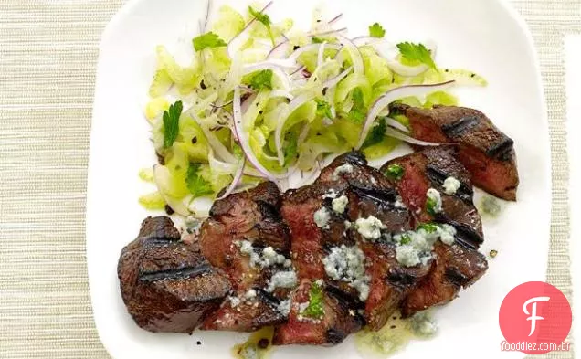 Bife com manteiga de queijo azul e Salada De Aipo