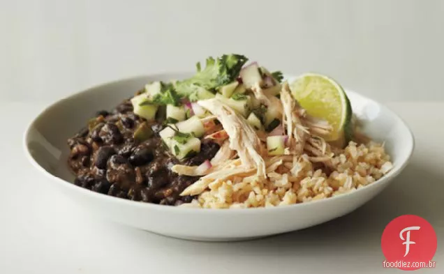 Feijão Preto E Arroz Com Frango E Salsa De Maçã