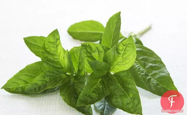 Alabote escalfado com vegetais provençais e Óleo De Manjericão