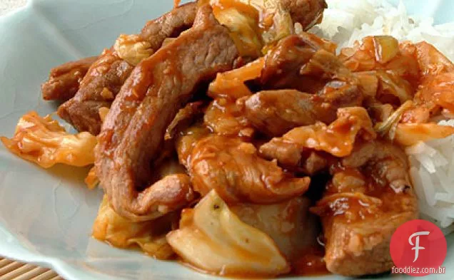 Carne de porco quente e azeda com repolho