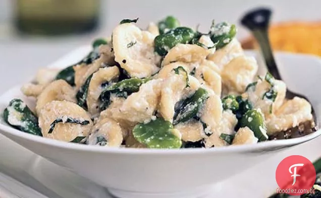 Orecchiette com feijão Fava fresco, Ricota e hortelã desfiada