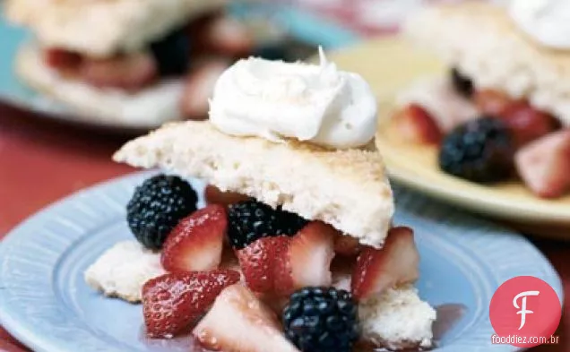 Shortcakes com bagas frescas