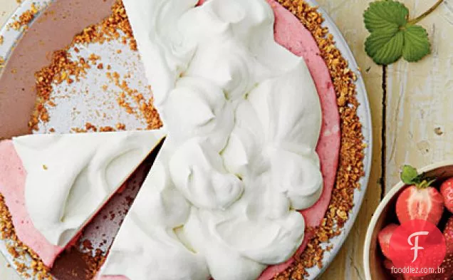 Morango-Pretzel Icebox Pie