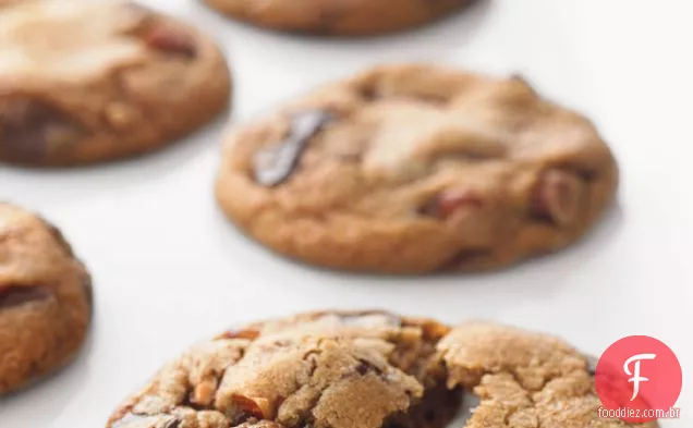 Pedaços de Chocolate e biscoitos de amêndoa