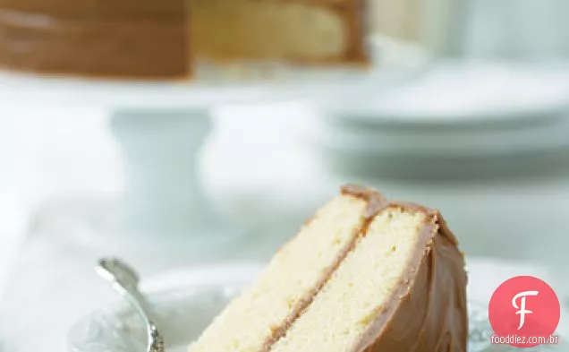 Bolo De Camada De Caramelo À Moda Antiga