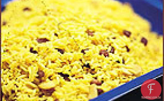 Arroz amarelo com passas