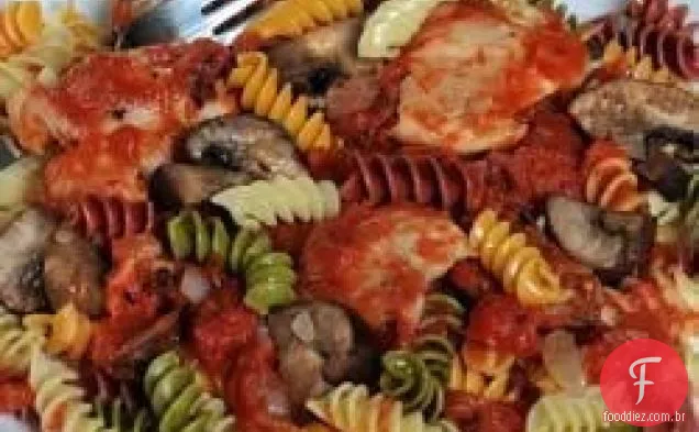 Frango Mac ® maluco com molho de tomate saboroso
