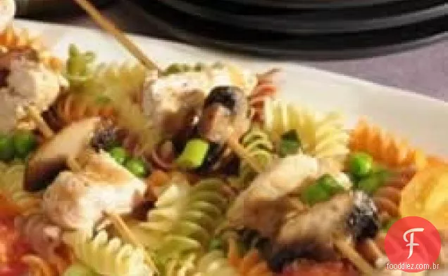 Frango grelhado Kabobs sobre limão-perfumado maluco Mac®