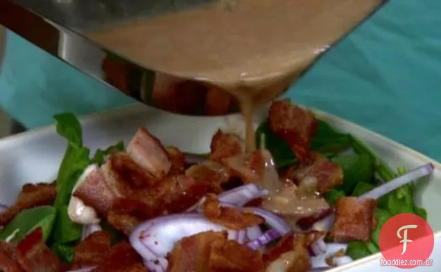 Salada de espinafre com molho de Bacon quente