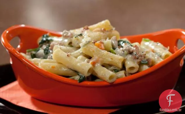 Ziti assado com espinafre e vitela