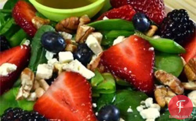 Salada da ervilha e da baga da pressão do açúcar