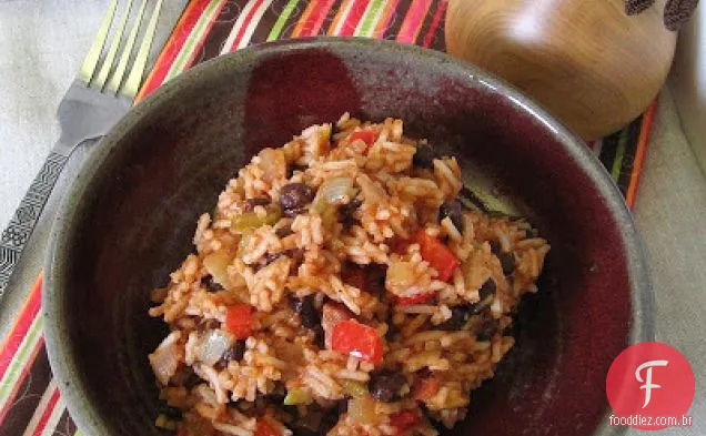 Arroz Vermelho Com Feijão Preto E Salsicha