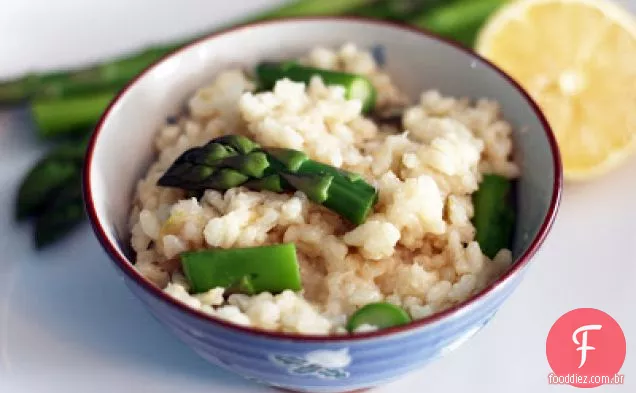 Risoto de espargos com cebolinha de limão