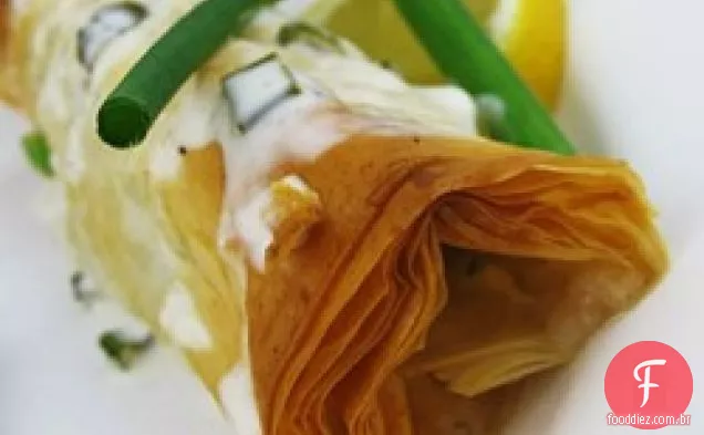 Filetes de alabote embrulhados em Phyllo com molho de Cebolinha de limão
