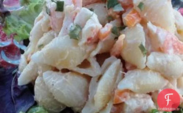 Salada de camarão e macarrão