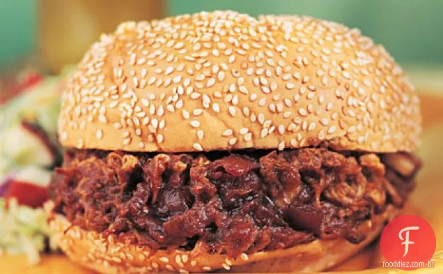 Sanduíches de carne de porco para churrasco