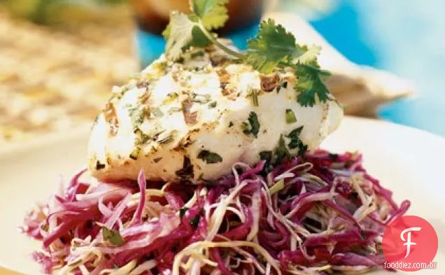 Peixe grelhado no coentro - Chili Slaw